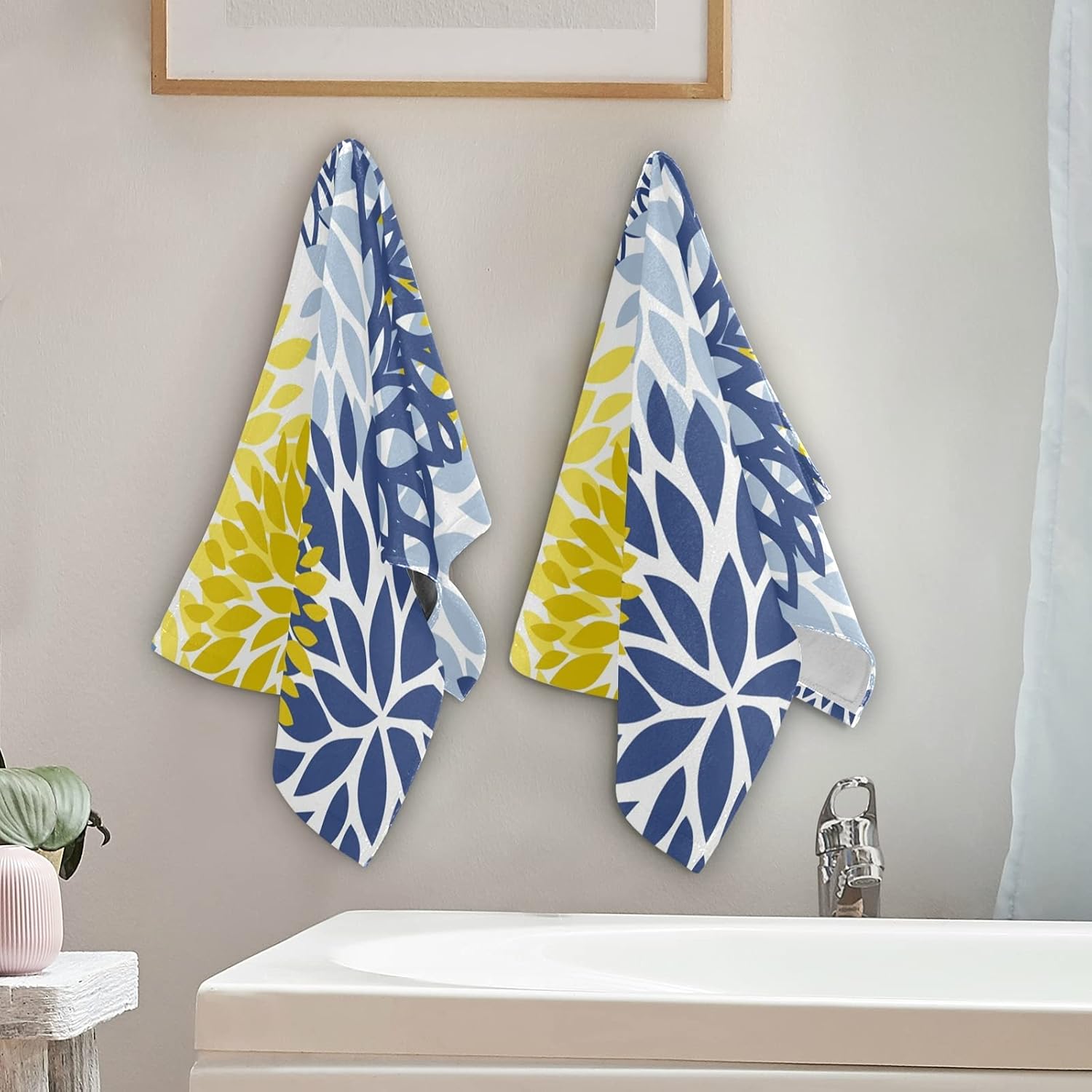 Sukiyo Exquisite Floral Chrysanthemum Hand Towels Set of 2